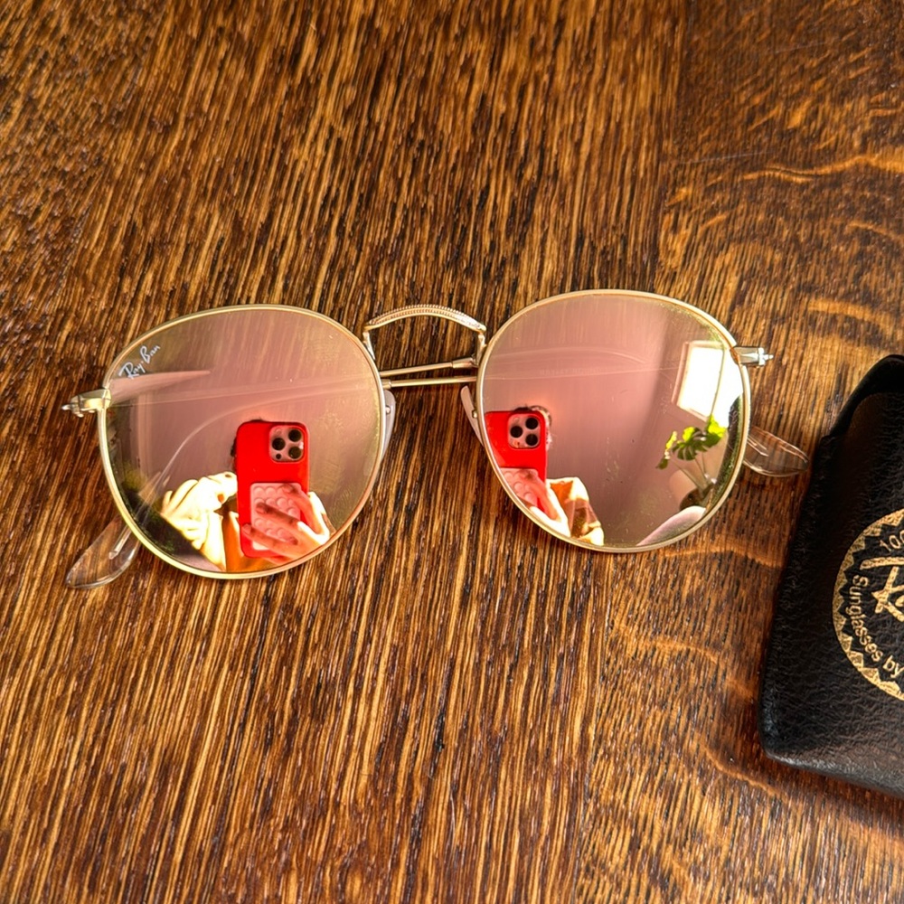 Round pink mirrored Ray-Ban
